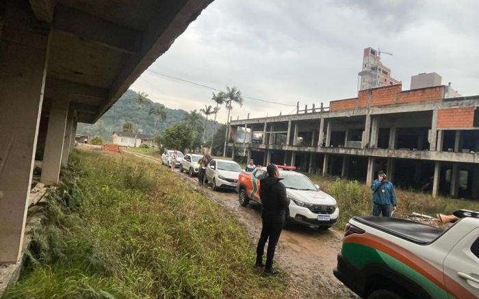 Proprietários denunciam invasão em prédio inacabado e cobram providências da construtora