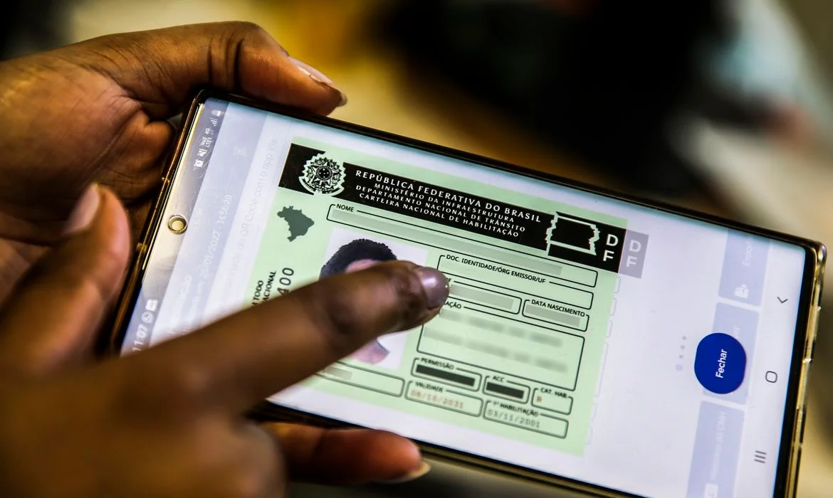 Contran prorroga CNH vencida até dezembro de 2026; veja quem é beneficiado